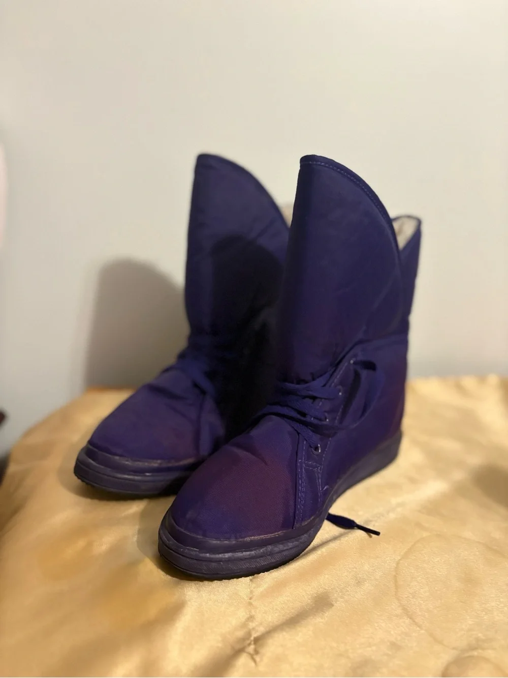 Khombu Purple Lace-Up Insulated Boots size 8